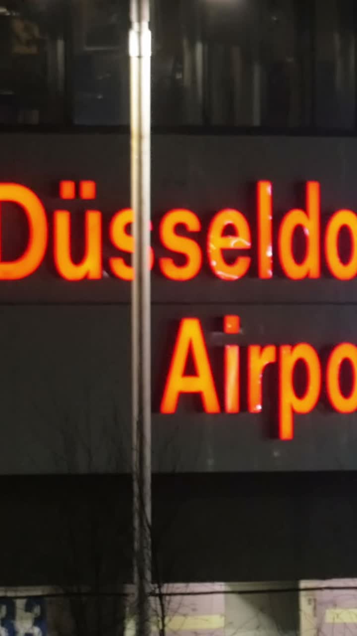 Cartello dell'aeroporto di Düsseldorf