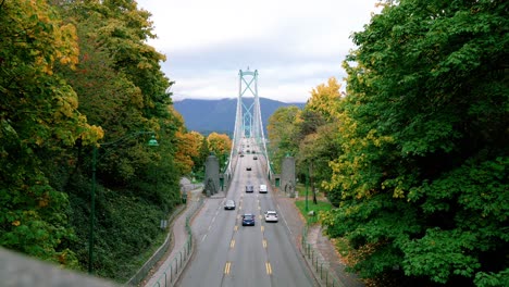 밴쿠버, bc 캐나다, 라이온스 게이트 다리 (lions gate bridge), 퍼스트 네로즈 다리 (first narrows bridge) 라고 불리는 이 다리는 버라드 인 ⁇ 의 퍼스트 네로즈 (first narrows) 를 가로질러 브리티시 컬럼비아의 밴쿠버 시를 연결하는 다리이다.