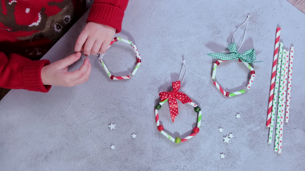 페이퍼 에서 크리스마스 꽃받침 - 단계별 지침