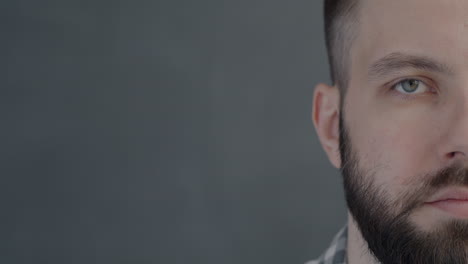 primer plano de la cara de un hombre
