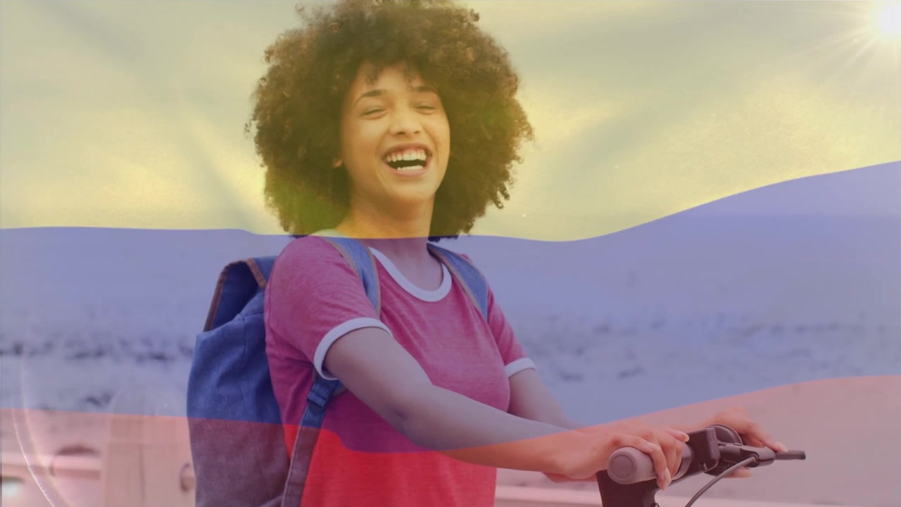 Animazione della bandiera della Colombia su una donna afroamericana