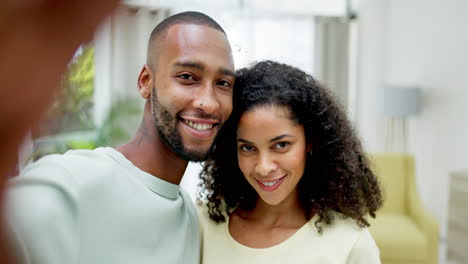 selfie, feliz y retrato de una pareja
