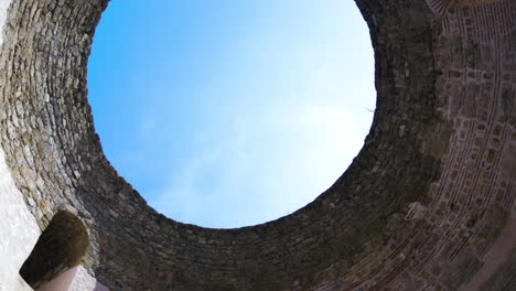 el vestíbulo en el palacio de diocleciano, split, croacia