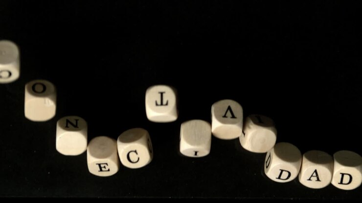 Connectividad dice falling together