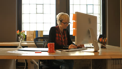 Female-graphic-designer-working-on-computer