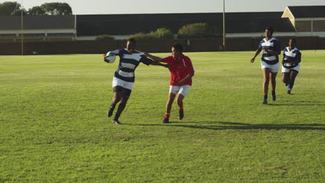 Rugbyspiel-Junger-Erwachsener-Frauen