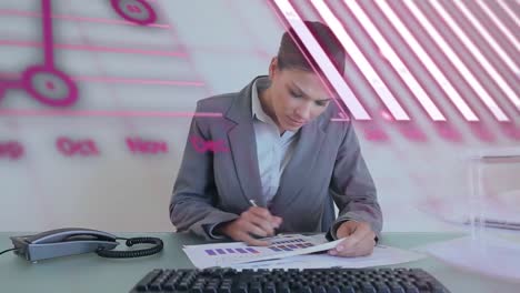animación del procesamiento de datos financieros sobre una mujer de negocios caucásica