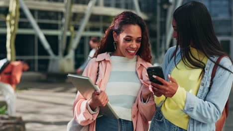 amigas, teléfono y riéndose de mí