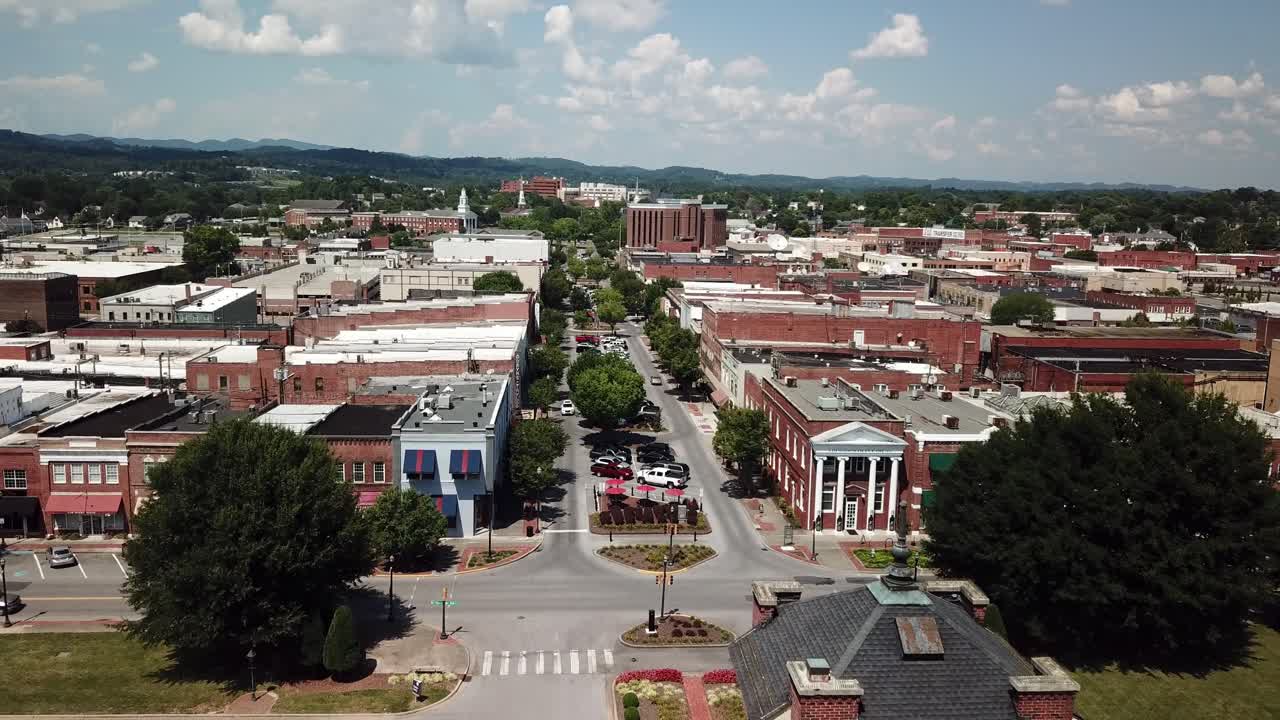 volando sobre la torre de depósito de tren en kingsport tennessee