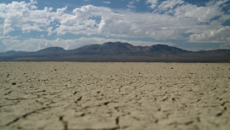 Cracked-Dry-lake-bed-in-the-hot-summer-Nevada-desert