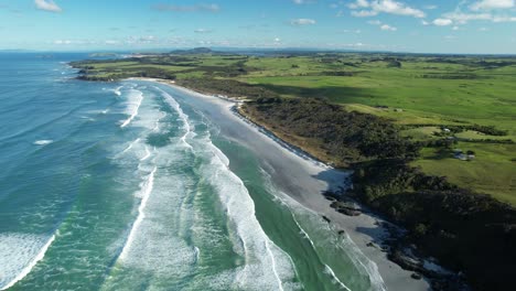 Amazing-view-of-white-sand-tropical-Rarawa-Beach,-Northland-New-Zealand