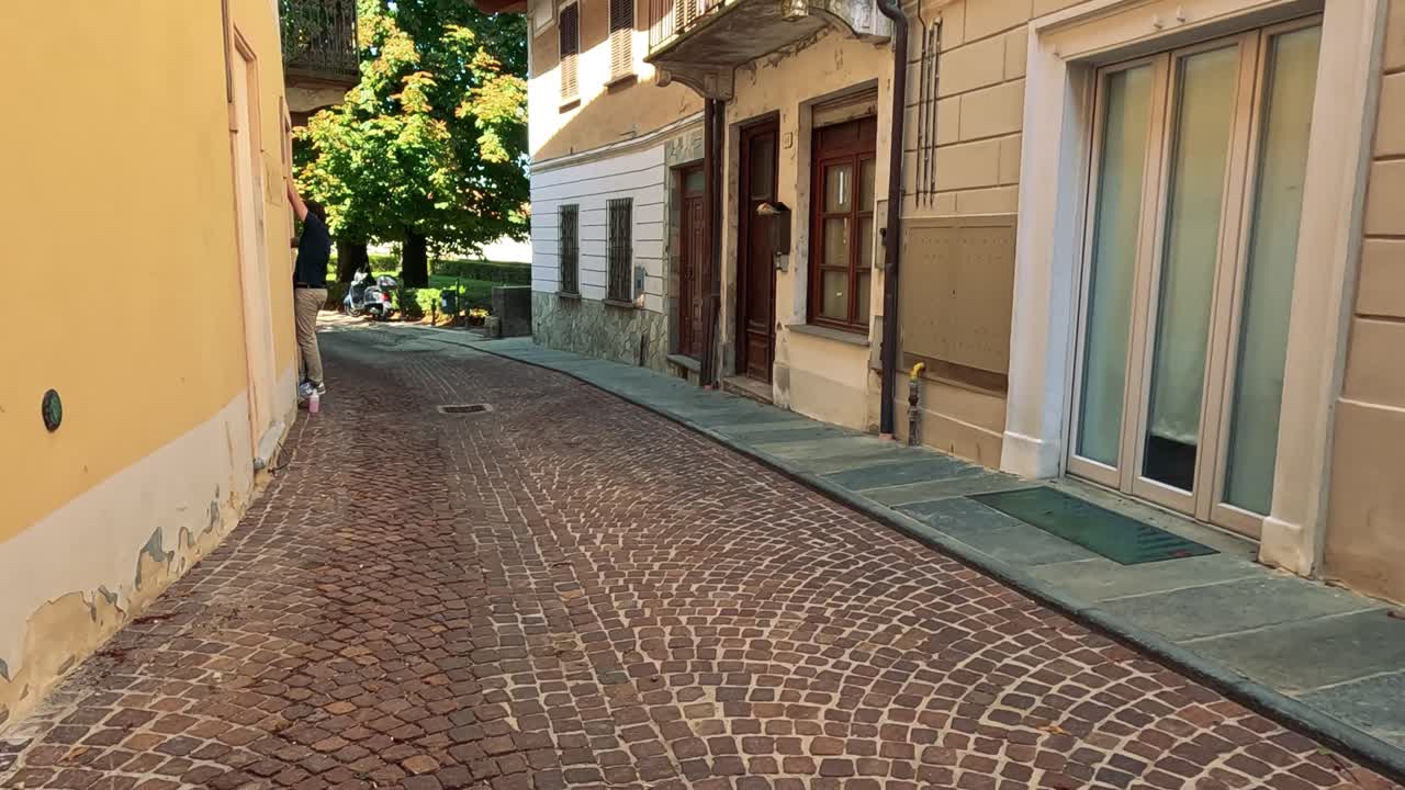 이탈리아 밀라노의 매력적인 자갈로 된 거리