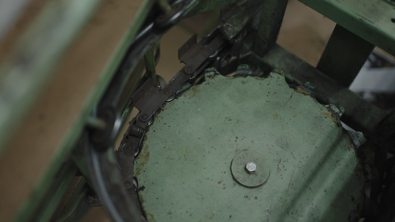 조립 라인 공장의 과정에서 기계 기어의 상세한 시각