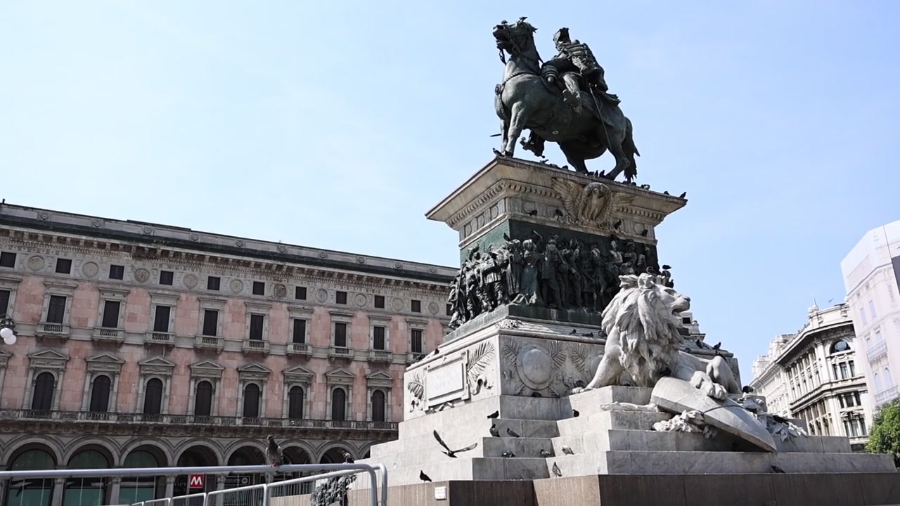 Rytterstatue av Viktor Emmanuel II i Milano