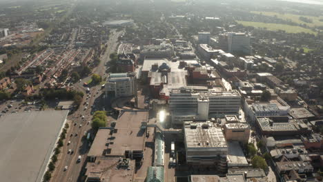 tomada aérea sobre el centro comercial de queens mere.