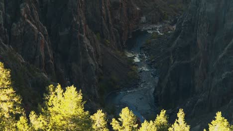 Overview-Of-Gunnison-River-Flowing-Through-The-Black-Canyon-of-the-Gunnison-National-Park-In-Montrose,-Colorado