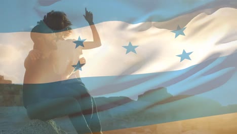 Animation-Der-Flagge-Von-Honduras-über-Einem-Afroamerikanischen-Paar-Am-Strand