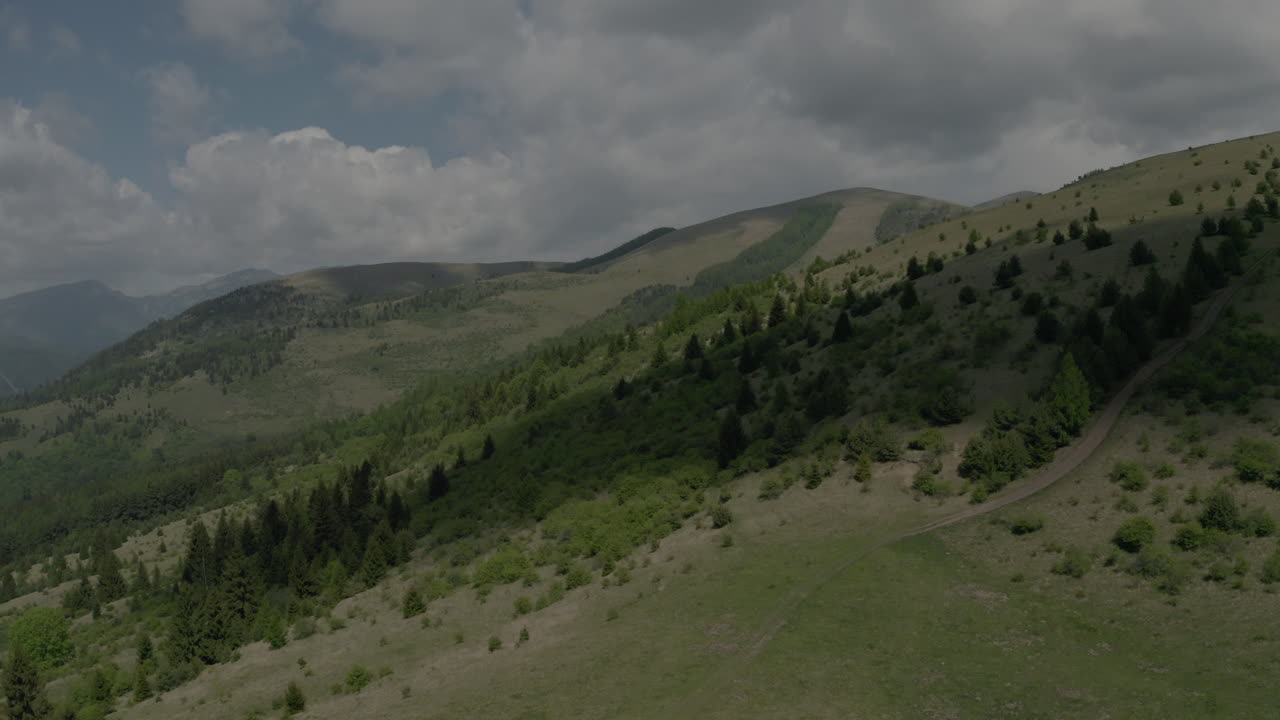 filmagem de drone de montanha filmada por dji mavic 2 pro