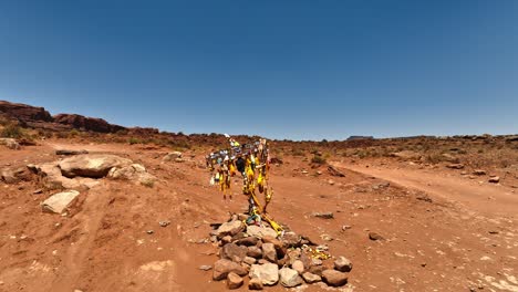 Blick-Auf-Das-Schild-Am-Ausgangspunkt-Der-Chicken-Corners-Außerhalb-Von-Moab-Utah