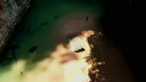 Río-Entre-Dos-Muros-De-Piedra,-Chiapas,-Mexico,-Arco-Sone,-Cueva,-Río-En-Cañón,-Disparo-De-Drone