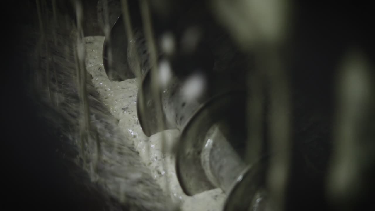 매우 오염된 물을 정화하는 과정