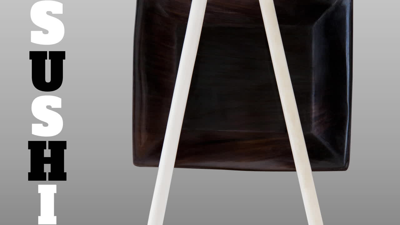 animación de sushi y plato con palos en fondo gris