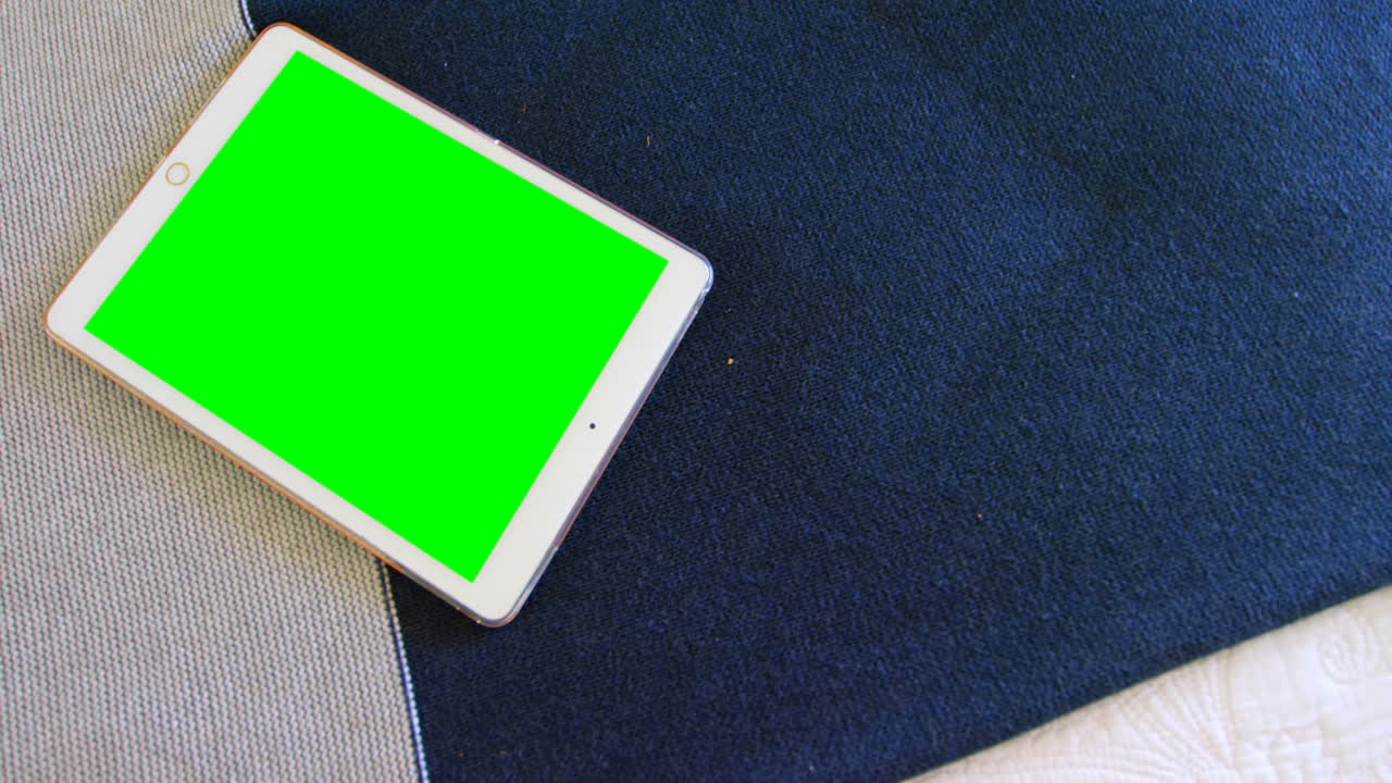 primer plano de una tableta digital en la mesa en casa 4k