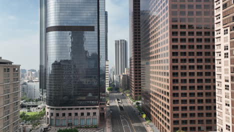 vuelo de drones en el centro de los ángeles en bunker hill