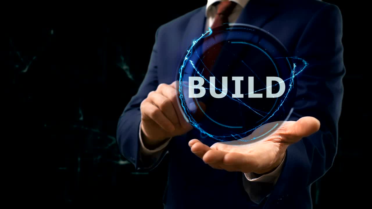 un hombre de negocios muestra un holograma conceptual construido en su mano.