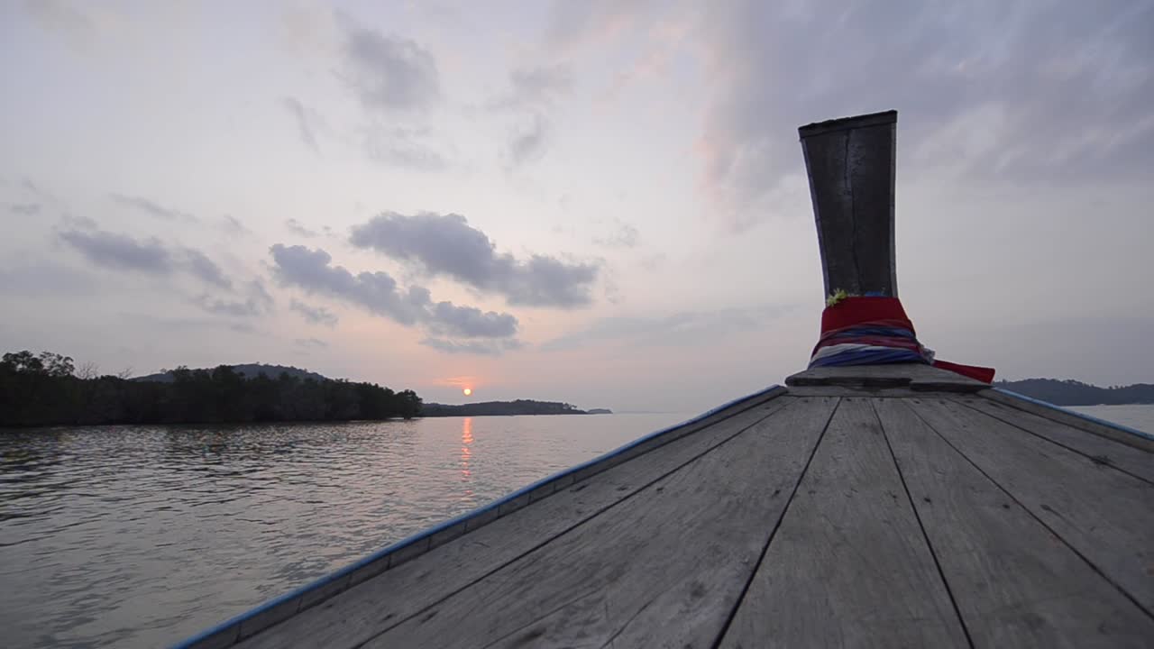 Landscape of the head front of local boat while sailing in sea ocean in early morning time