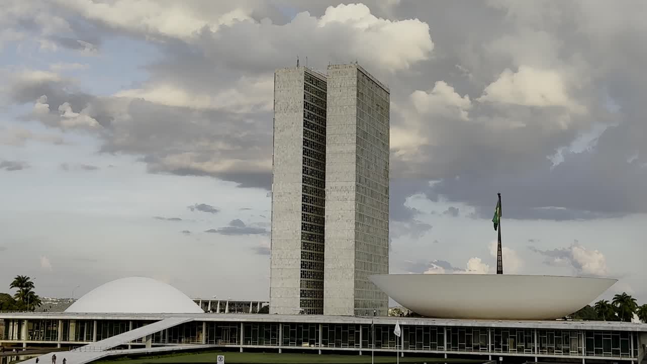 Oscar Niemeyer architect, National Congress Brazil, iconic structure