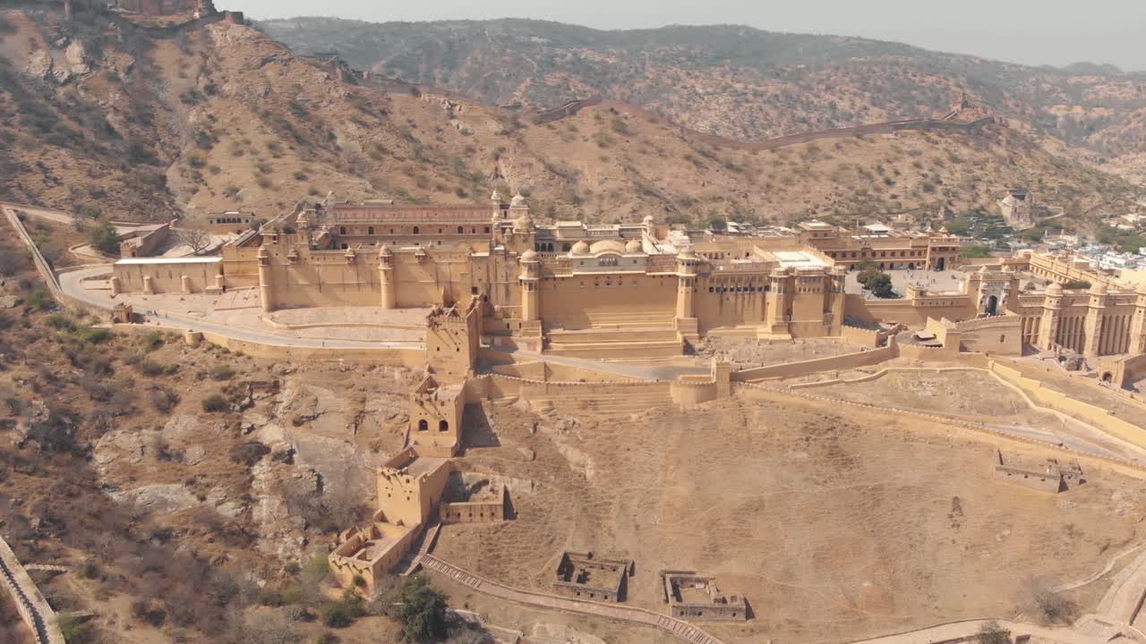 vista panorámica aérea del palacio de ámbar - sitio del patrimonio mundial de la unesco - rajasthan, india