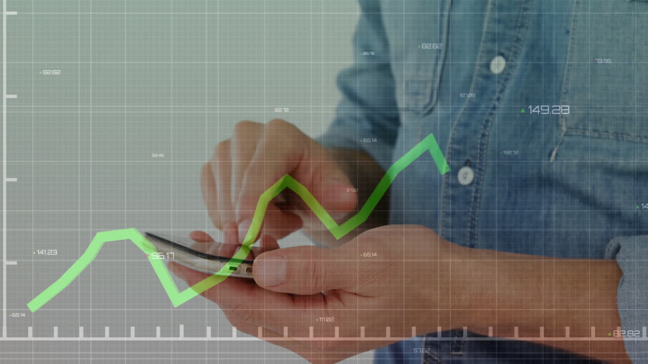 animación del procesamiento de datos financieros sobre un hombre caucásico que usa un teléfono inteligente