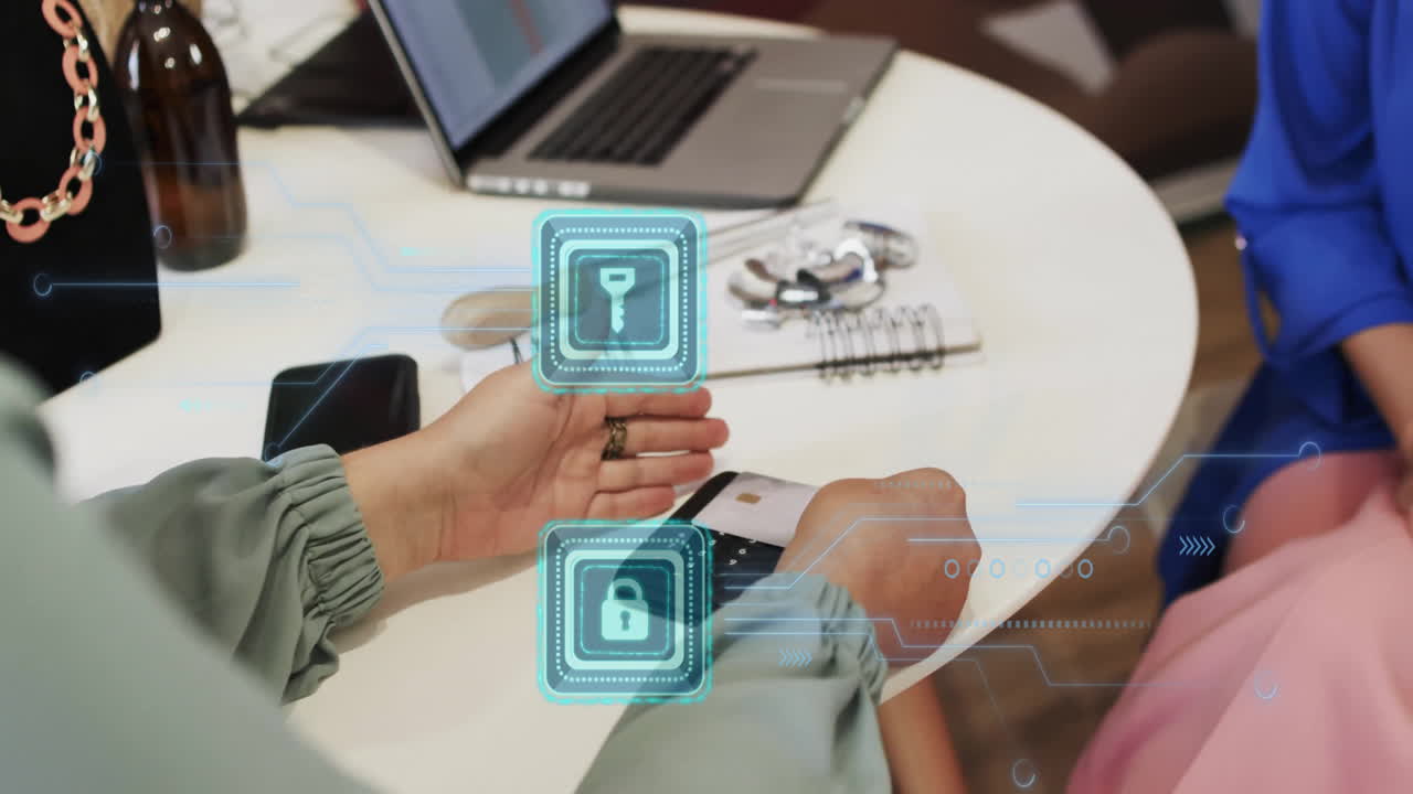 animación de iconos de candados sobre mujer caucásica pagando en línea con tarjeta