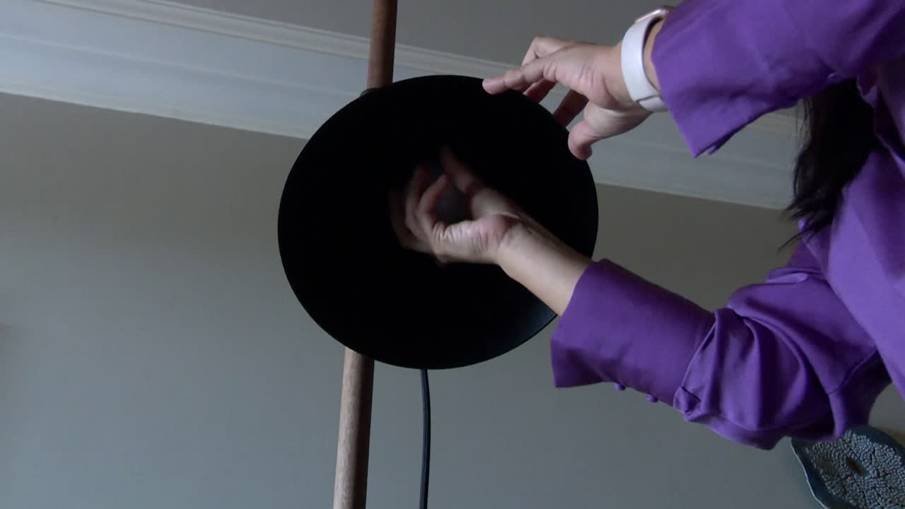 Replacing a Lamp Lightbulb