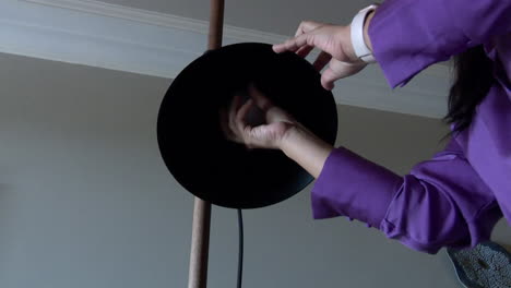 replacing a lamp lightbulb