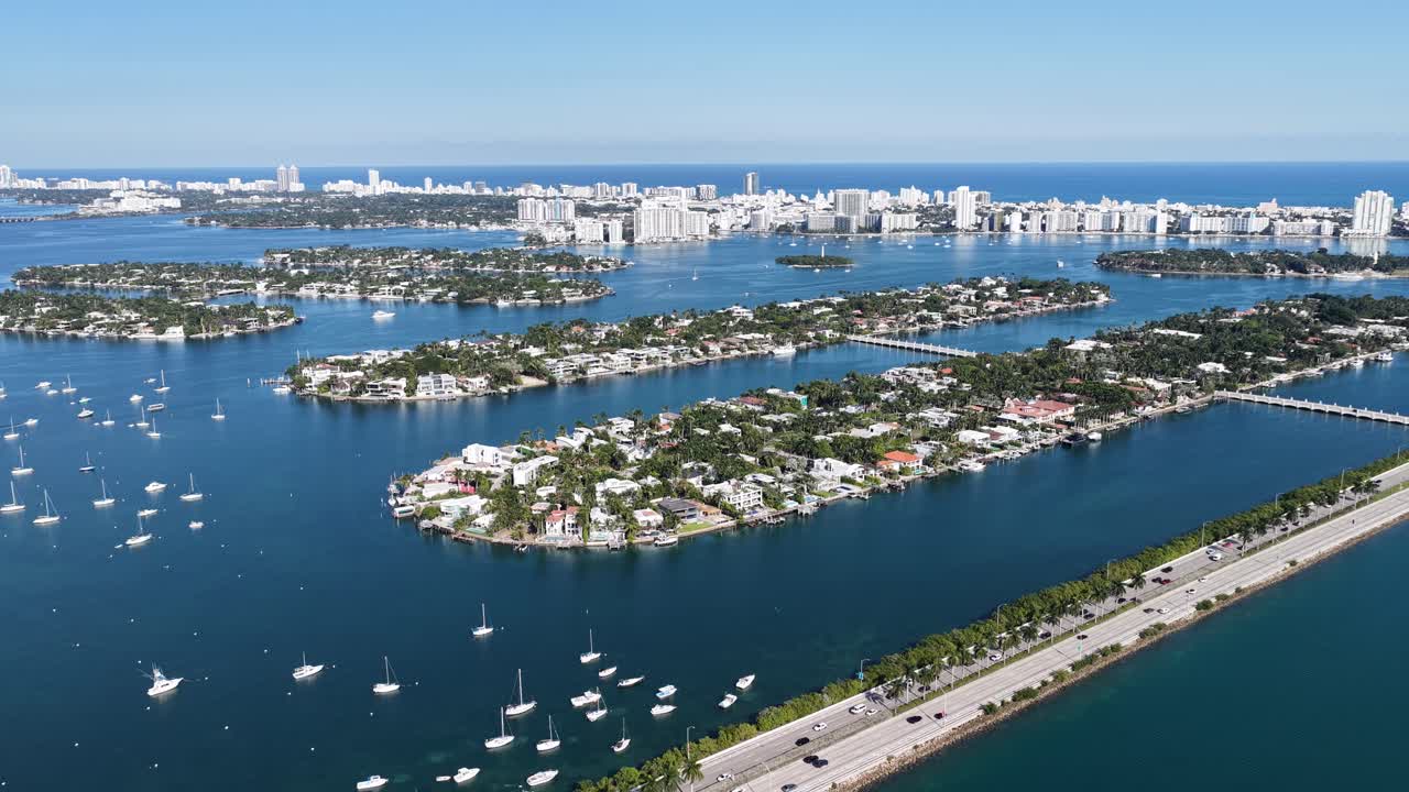 Biscayne Bay At Miami Beach In Florida United States. Seascape Skyline. Downtown Landscape. Summer Travel. Biscayne Bay At Miami Beach In Florida United States. Highrise Buildings