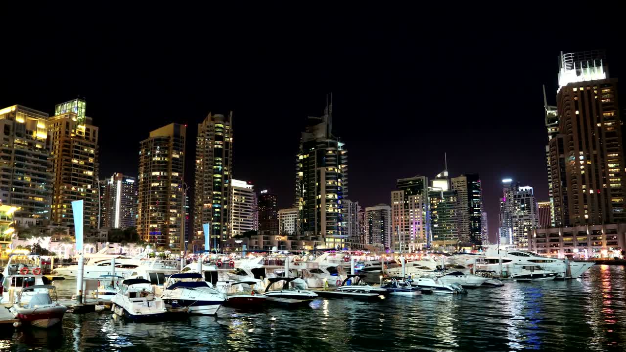 Timelapse de nuit UHD 4K de Dubaï Marina, Émirats arabes unis