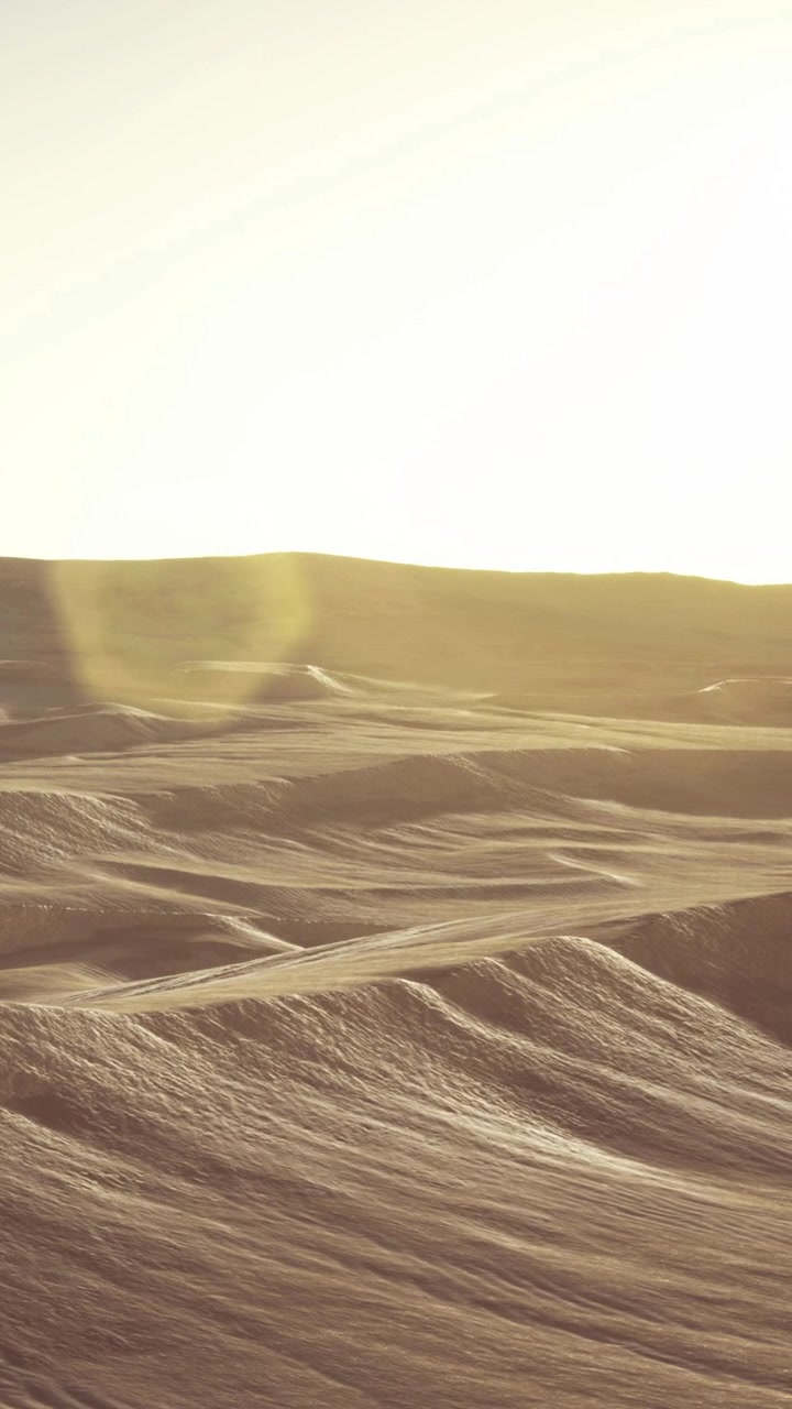Maestose dune di sabbia dorata si estendono all'infinito sotto un sole splendente