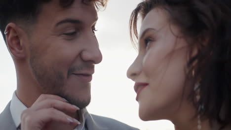 una pareja enamorada.