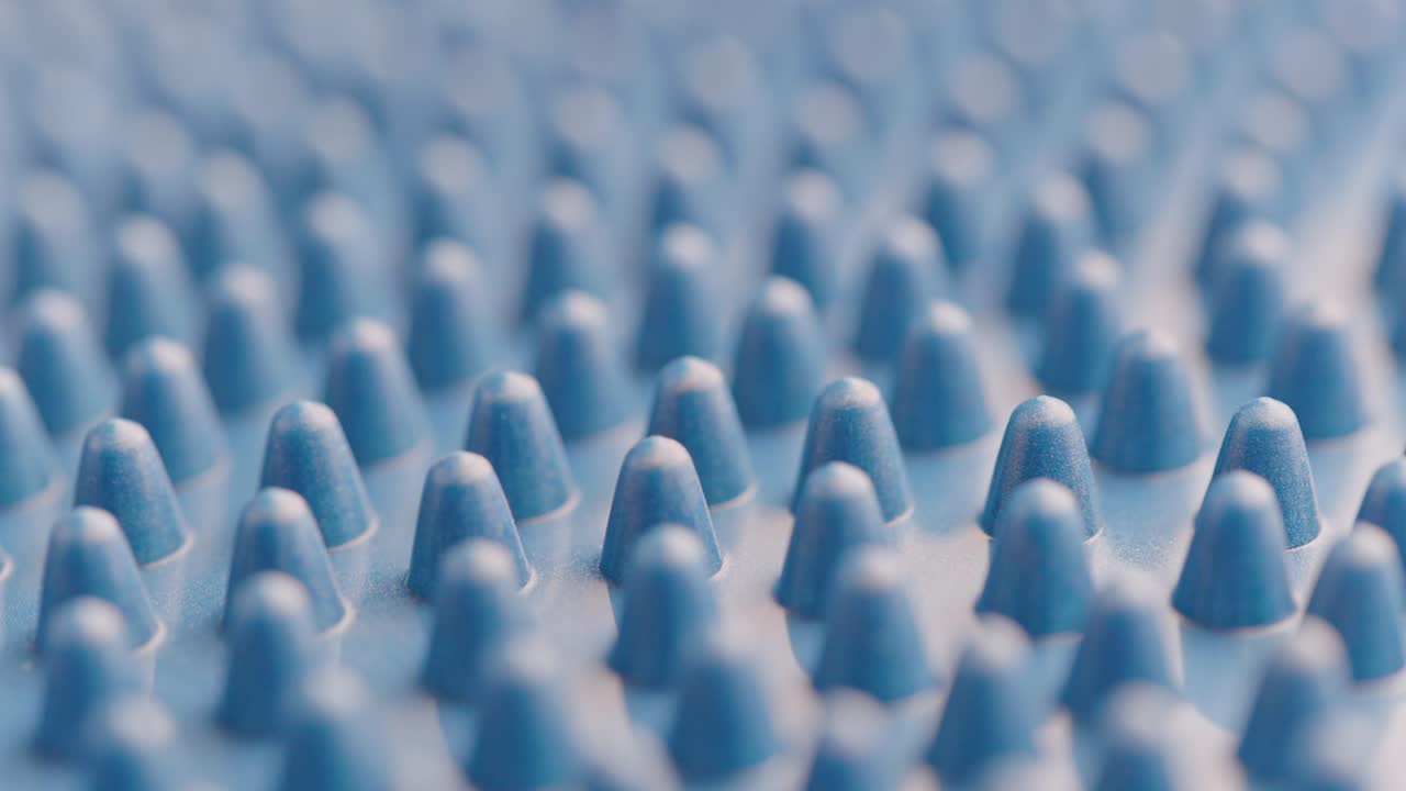 마사지 또는 균형 디스크에 천천히 회전하는 파란색 고무 스파이크를 루프