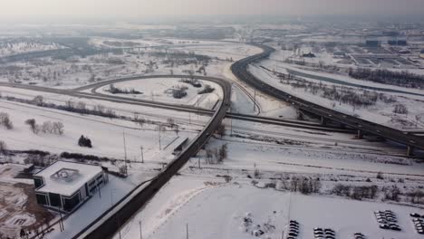 Luftaufnahmen-Eines-Diesigen-Wintertages-In-Kanada