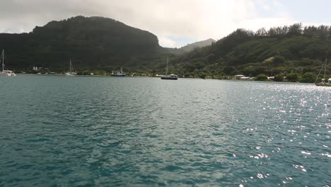 Barco-Pov-Cómo-Se-Trata-De-Balancearse-En-El-Mar-Yate