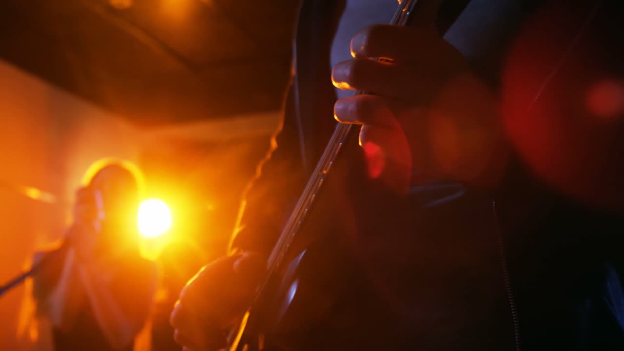 Band che si esibisce in studio