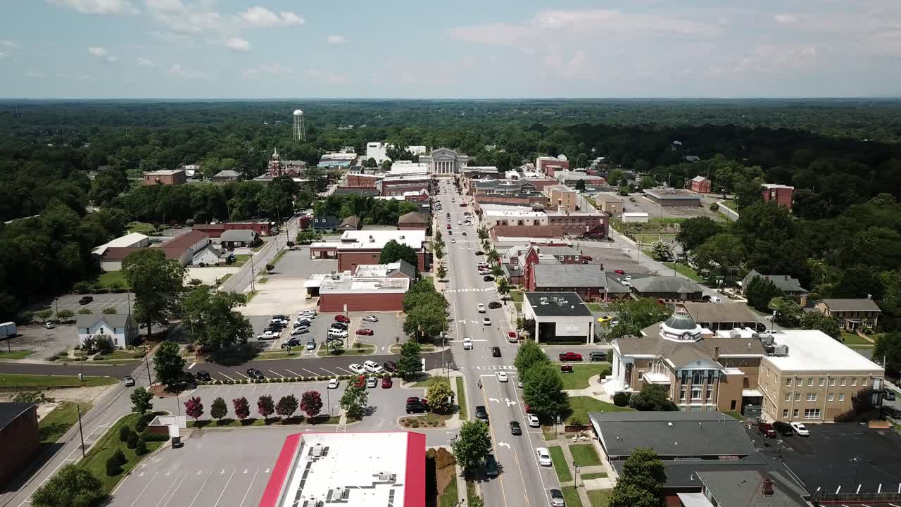 Aerial Push in to Lincoln County Courthouse in Lincolnton NC