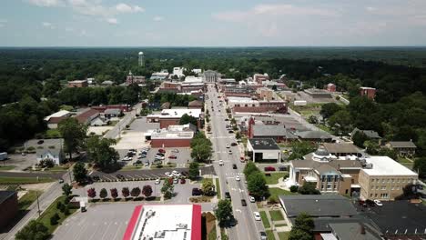 Aerial-Push-in-to-Lincoln-County-Courthouse-in-Lincolnton-NC