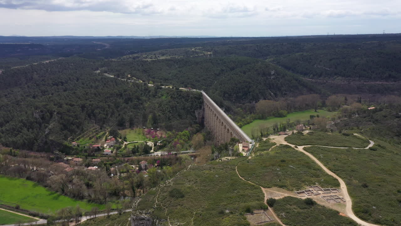 Letecký přelet nad akvaduktem de Roquefavour, národní památka