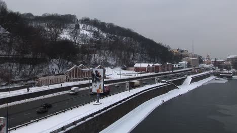 Vista-Del-Gran-Monumento-De-Volodymyr-Desde-El-Puente-Del-Parque-En-Kiev,-2010