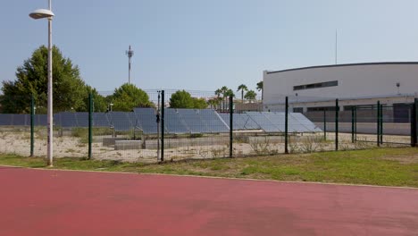 the thermal solar panels that use heat from the sun to heat the water of the city swimming pool