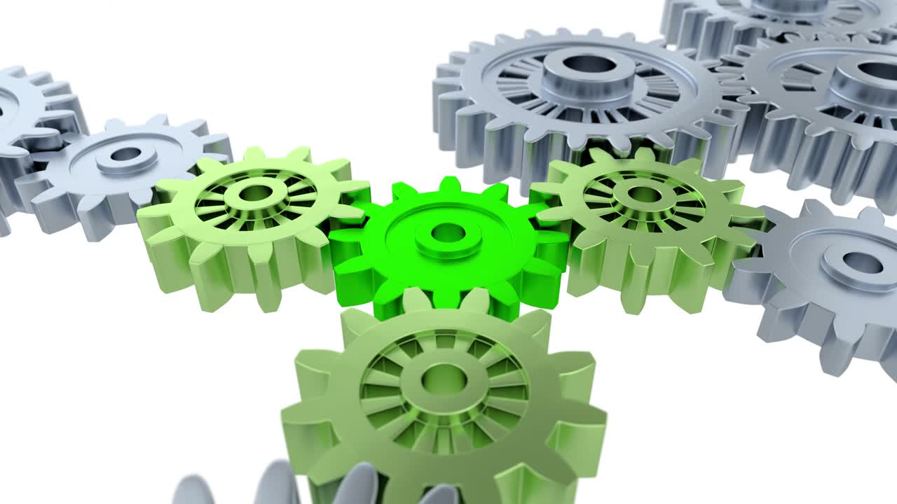 paseo lineal por debajo y por encima de las engranajes grandes plateadas y verdes